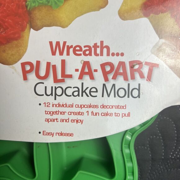 Create n Celebrate with Cupcakes Wreath Pull-a-Part Cupcake Mold Christmas  NEW! - Picture 3 of 14